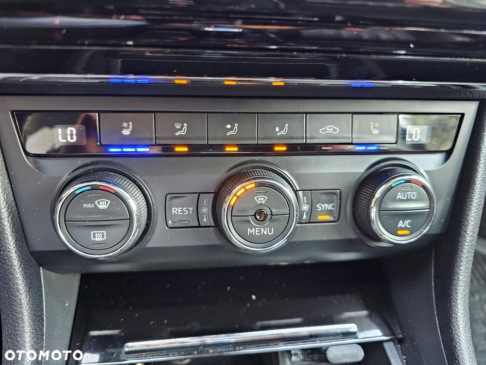 Skoda Superb 2.0 TDI 4x4 L&K DSG - 17