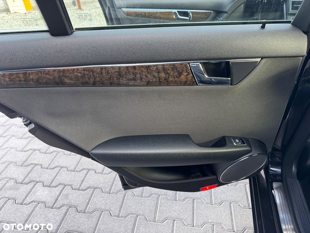 Mercedes-Benz Klasa C 220 CDI DPF Automatik Elegance - 21