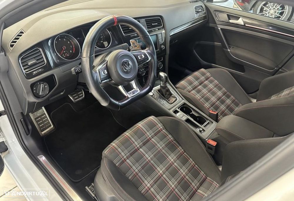 VW Golf GTI Performance BlueMotion DSG - 12