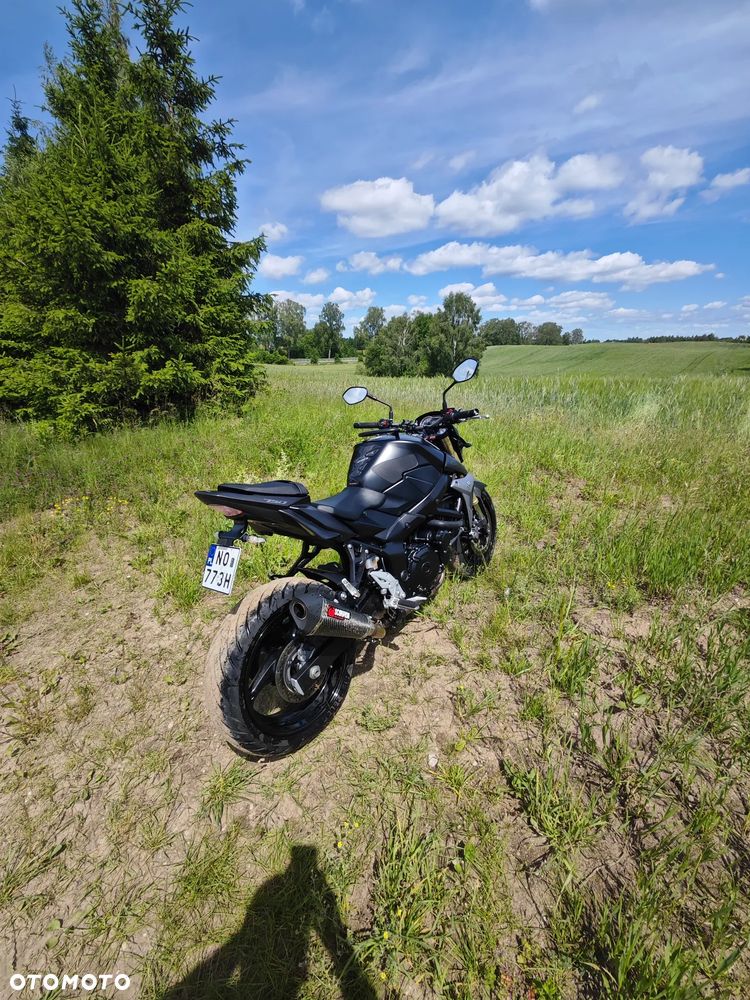 Suzuki GSR - 3