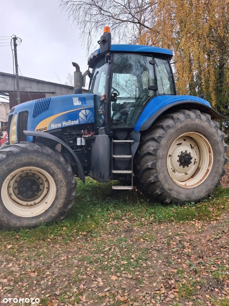 New Holland T8040