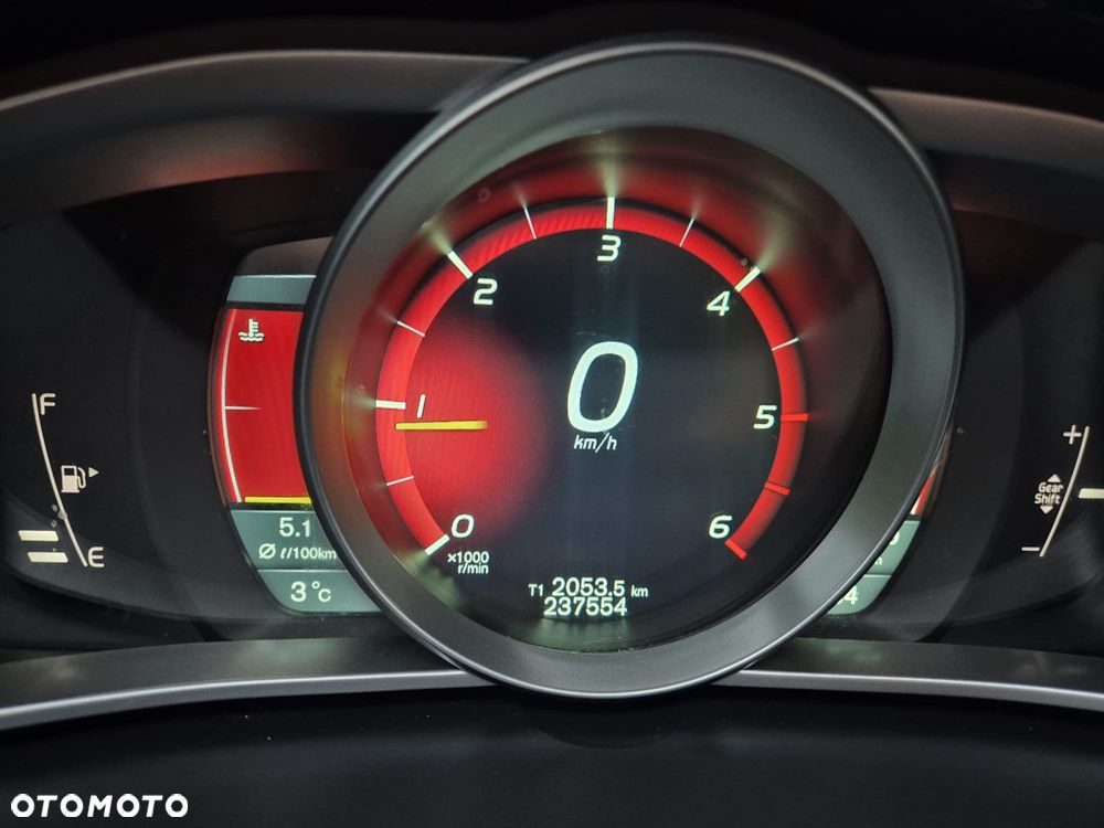 Volvo V40 D2 R Design - 11