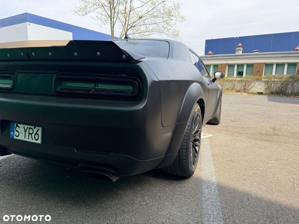 Dodge Challenger - 13