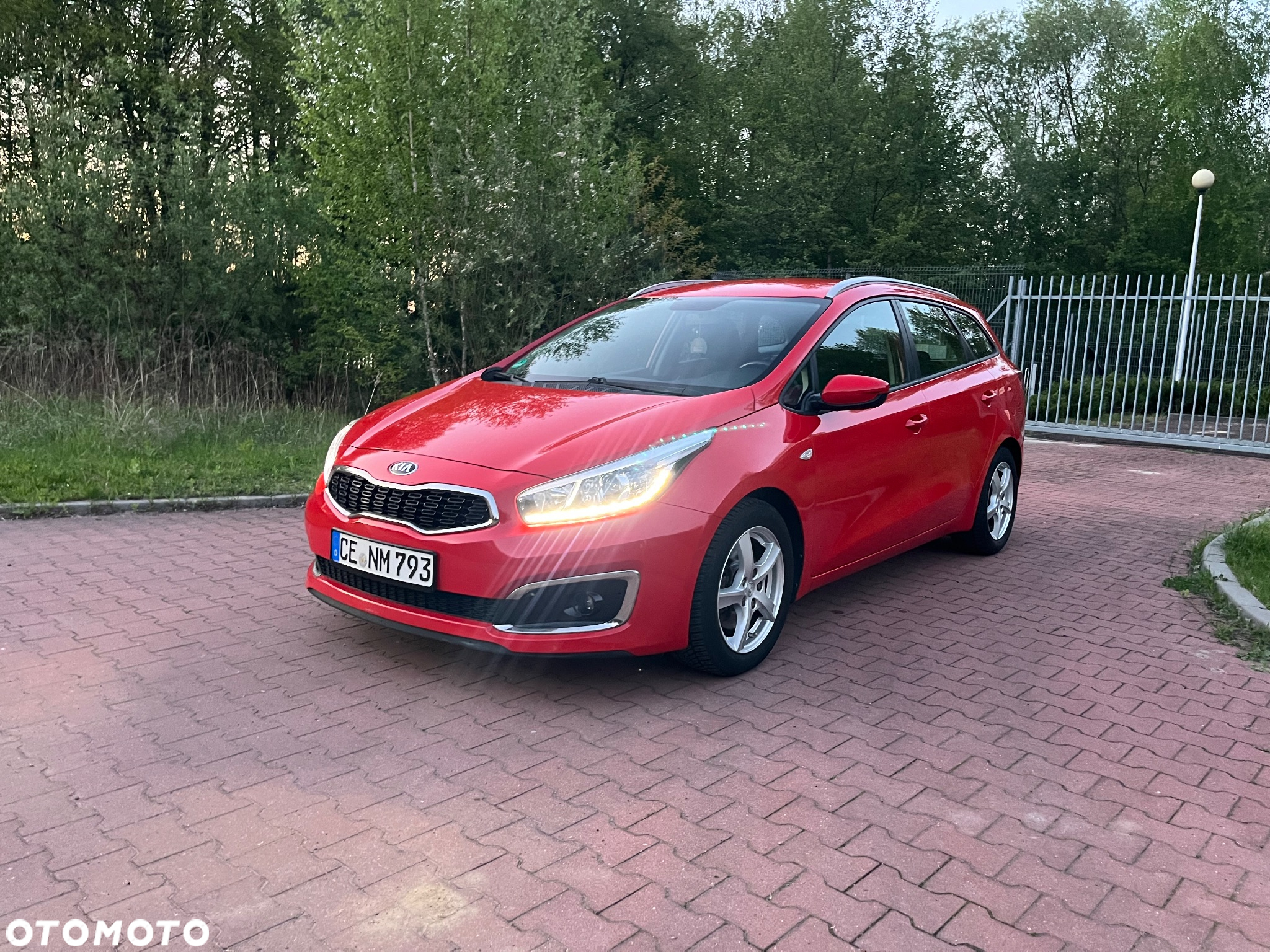 Kia Ceed 1.6 GDI SW Dream Team Edition - 2