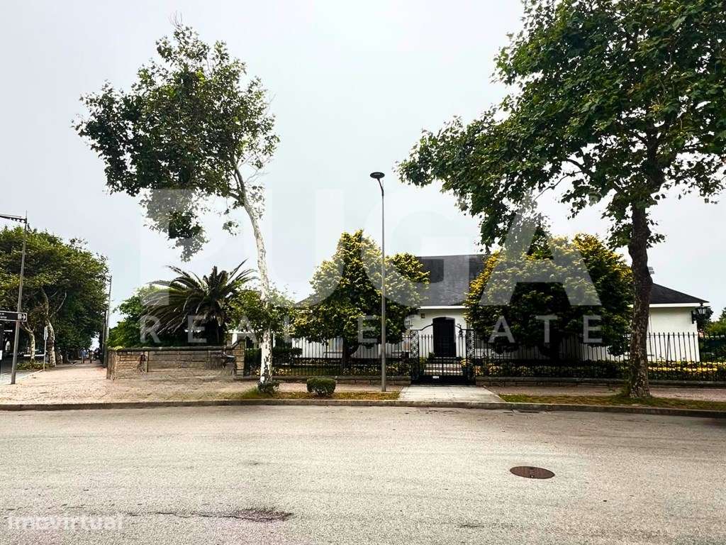 Moradia T5 em Miramar | Lote de 1.135 m² a escassos metros da Praia - Grande imagem: 2/17