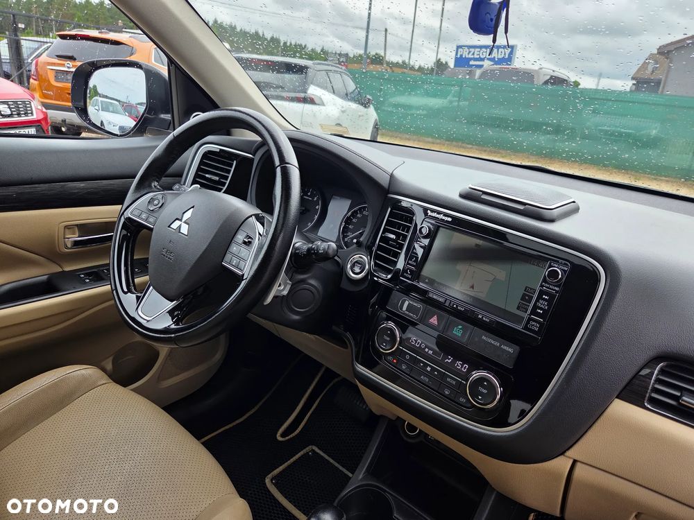 Mitsubishi Outlander 2.0 Instyle Navi 4WD CVT - 20