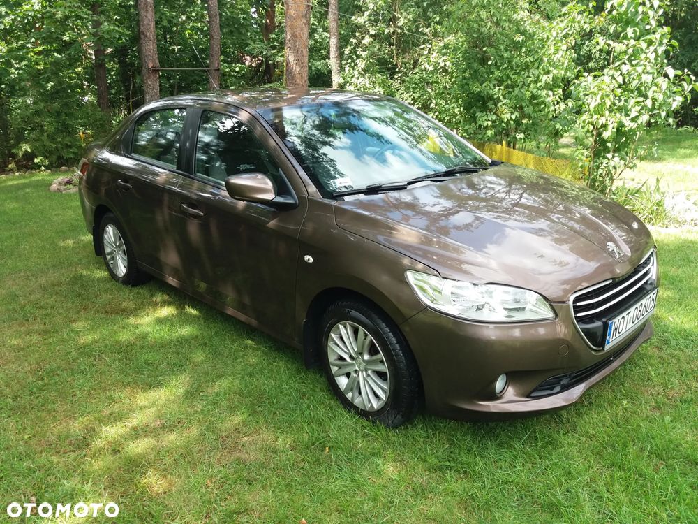 Peugeot 301 1.2 VTi/Pure Tech Allure - 2