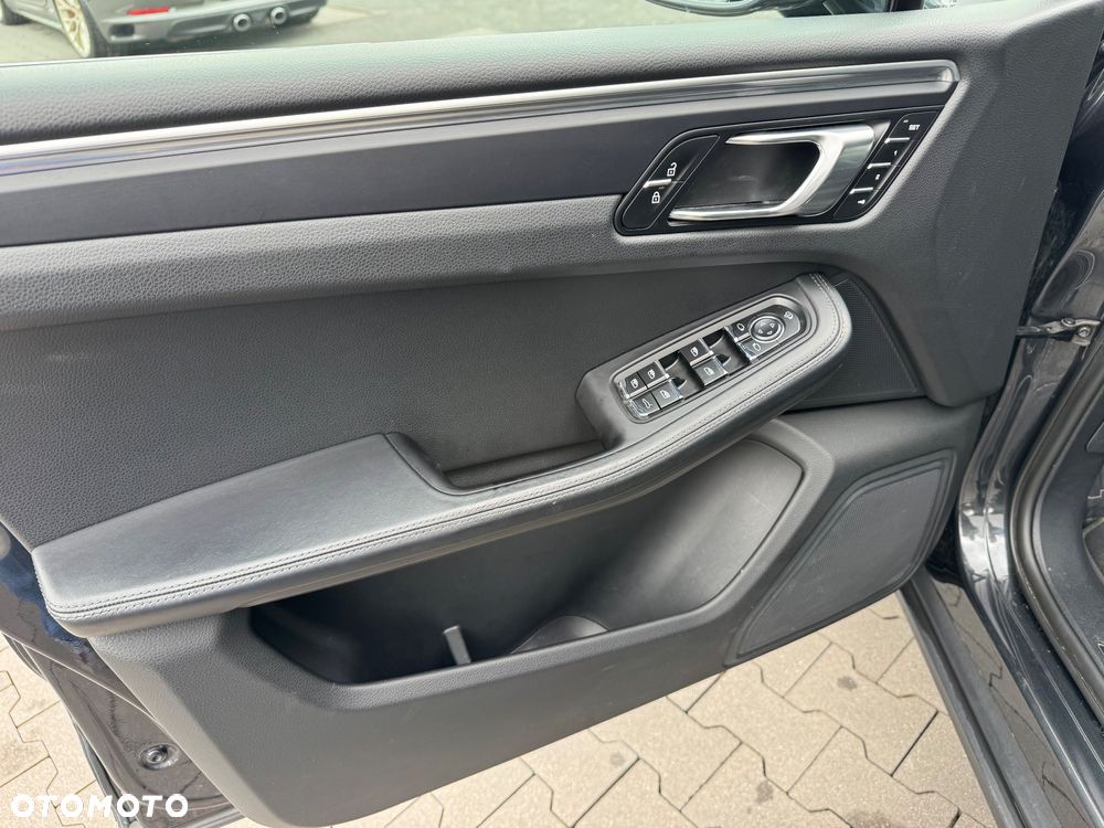 Porsche Macan Standard - 17