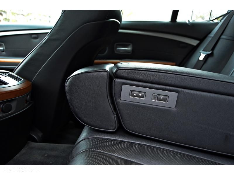 BMW Seria 7 745i - 13