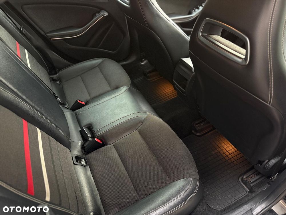 Mercedes-Benz Klasa A 180 7G-DCT AMG Line - 13