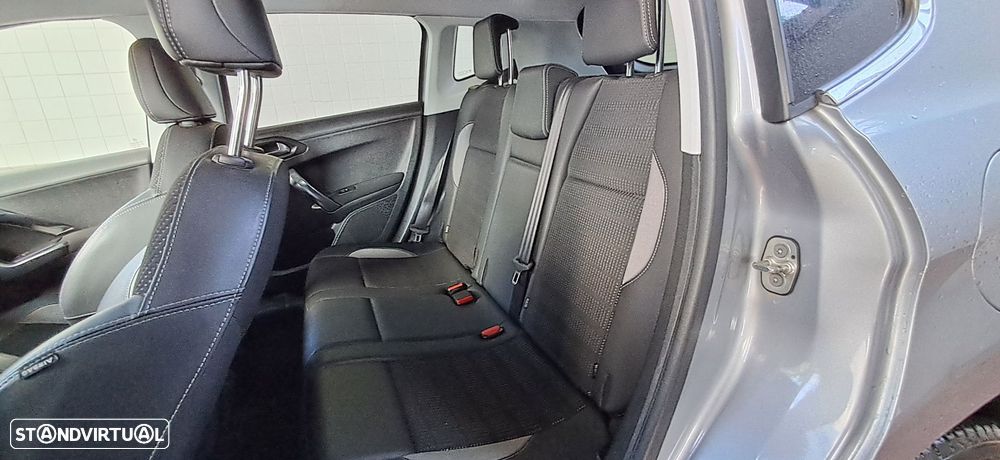 Peugeot 2008 1.2 PureTech Allure - 12