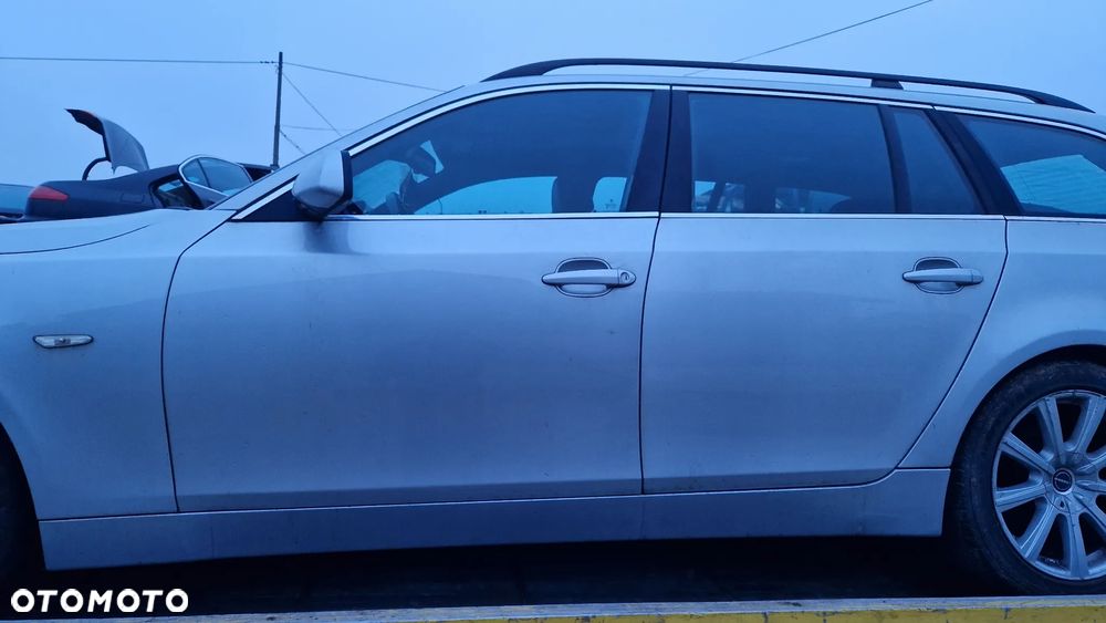 BMW  E61 DRZWI LEWY TYŁ 354/7 TITANSILBER METALLIC - 1
