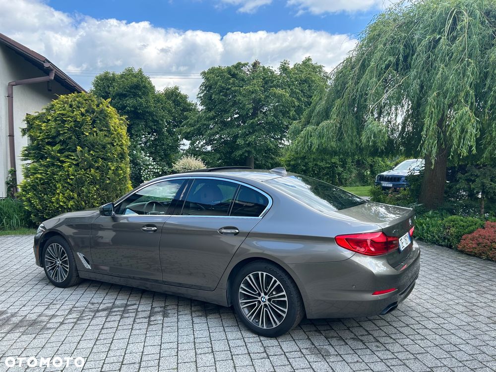 BMW Seria 5 540i xDrive Luxury Line sport - 31