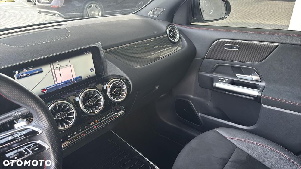 Mercedes-Benz GLA - 16