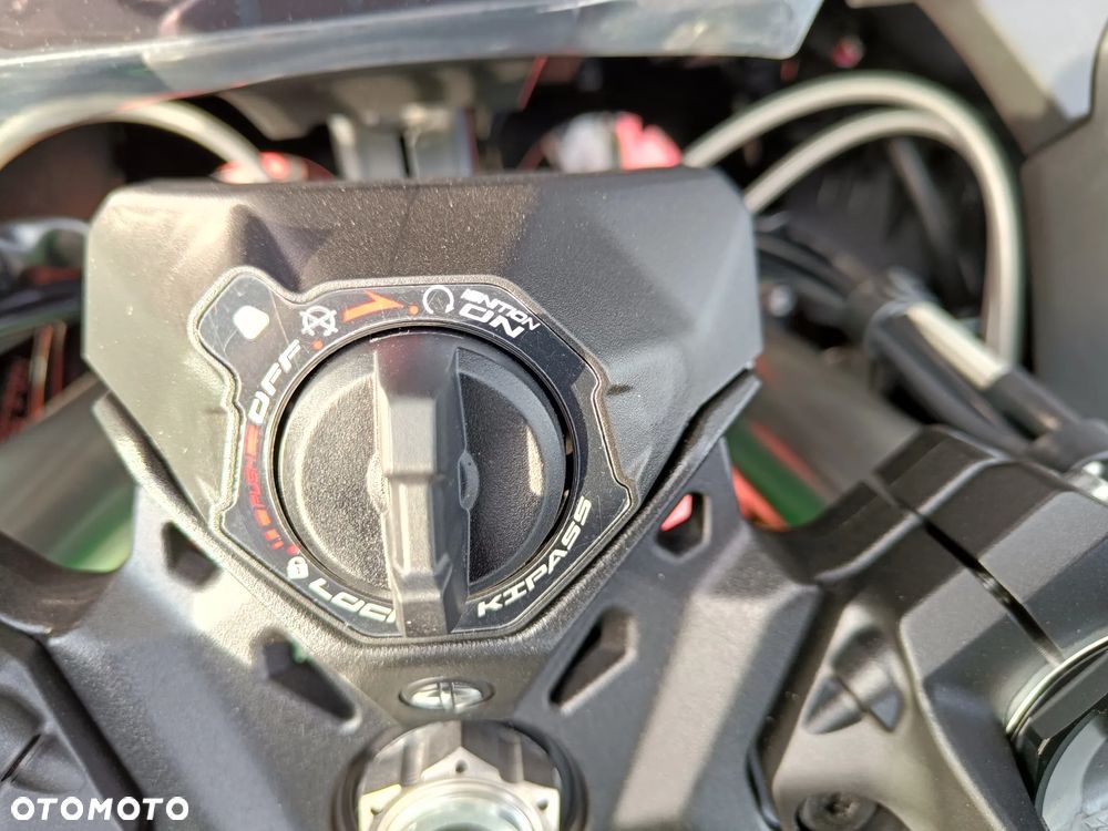 Kawasaki H2 - 17