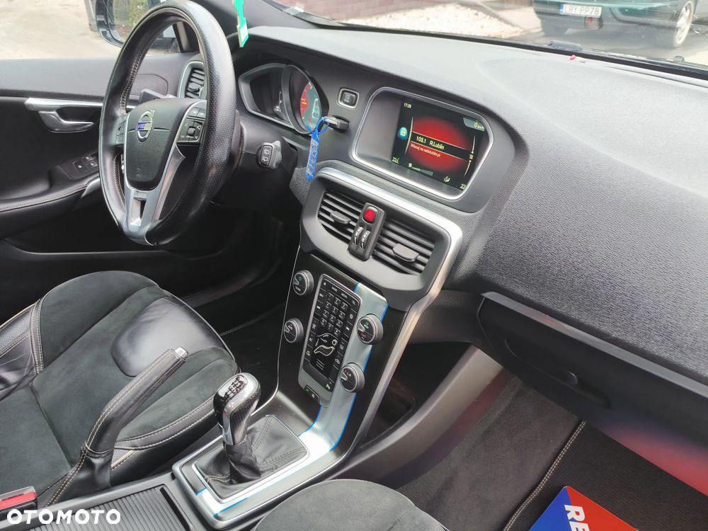 Volvo V40 D4 Drive-E R-Design Summum - 17