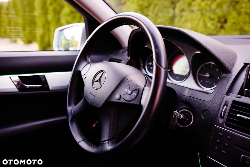 Mercedes-Benz Klasa C 220 CDI 7G-TRONIC Avantgarde Edition - 28