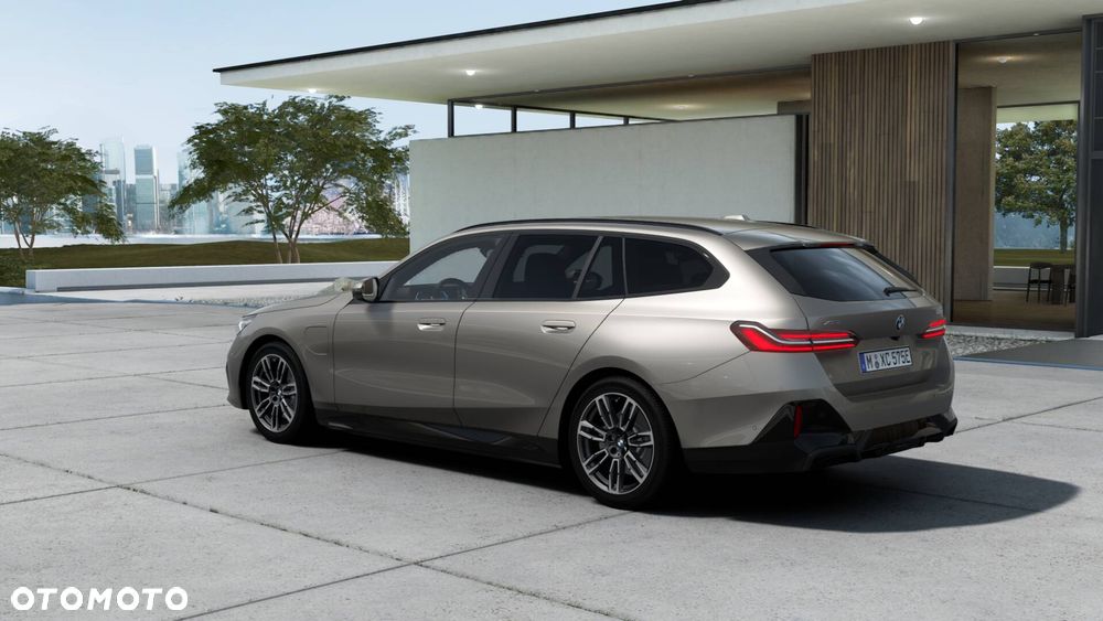 BMW Seria 5 550e xDrive PHEV M Sport - 3