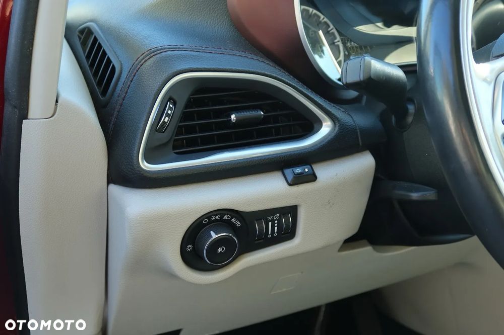 Chrysler Pacifica - 39