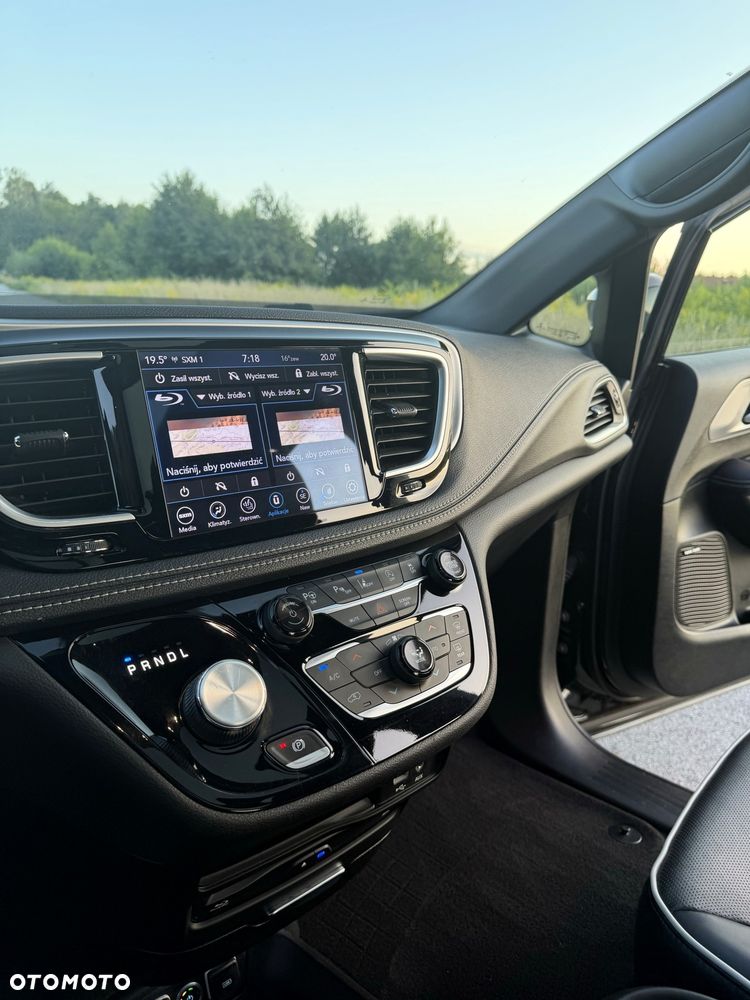 Chrysler Pacifica - 19