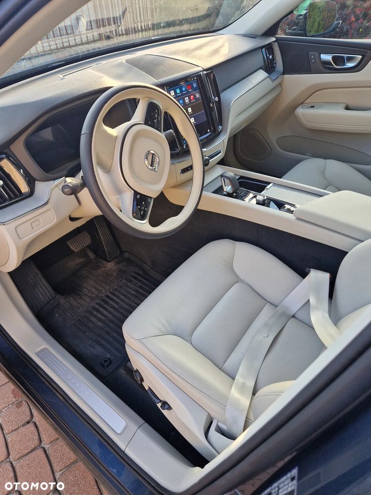 Volvo XC 60 B5 B AWD Plus Dark - 6