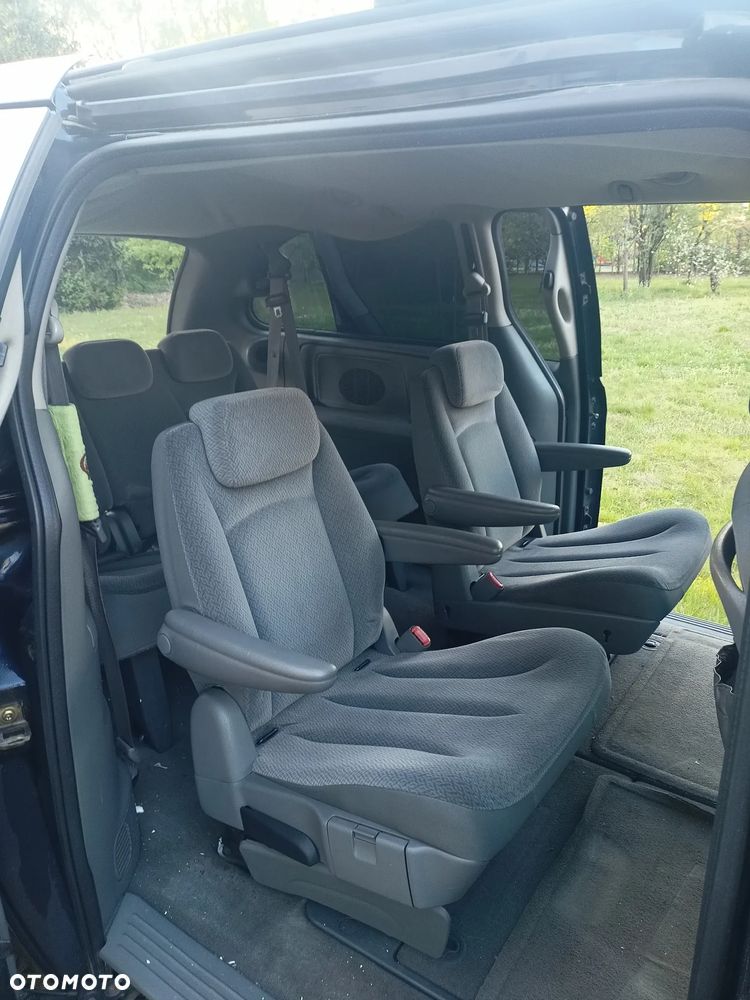 Chrysler Town & Country 3.3L LX - 10
