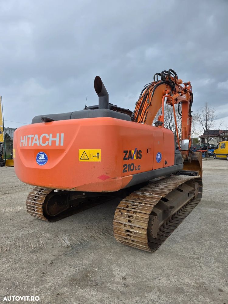 Hitachi ZX 210 LC excavator pe senile compact deporte. - 8