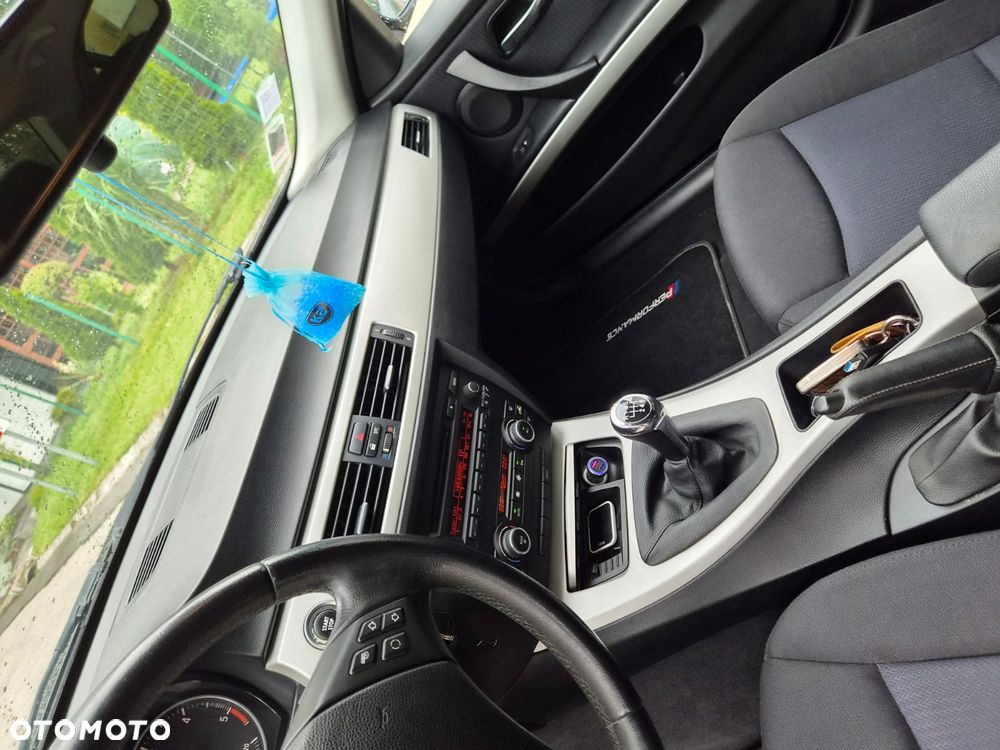 BMW Seria 3 318d - 3