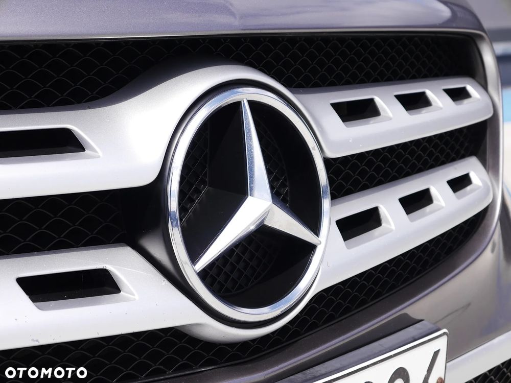 Mercedes-Benz GLA 180 7G-DCT - 39