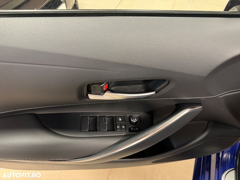 Toyota Corolla 1.8 Hybrid Team Deutschland - 30