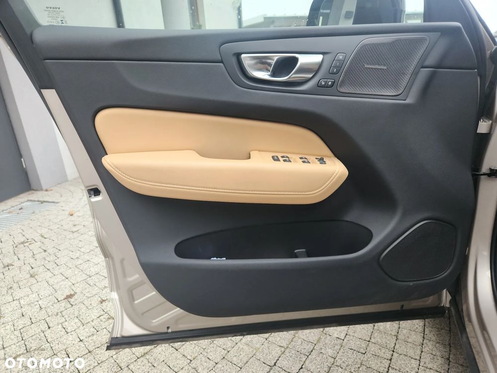 Volvo XC 60 B4 D AWD Ultimate Dark - 11