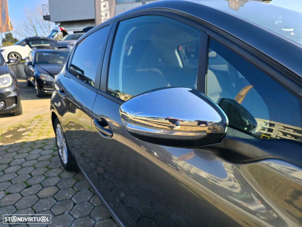 Peugeot 208 1.2 PureTech Signature - 12