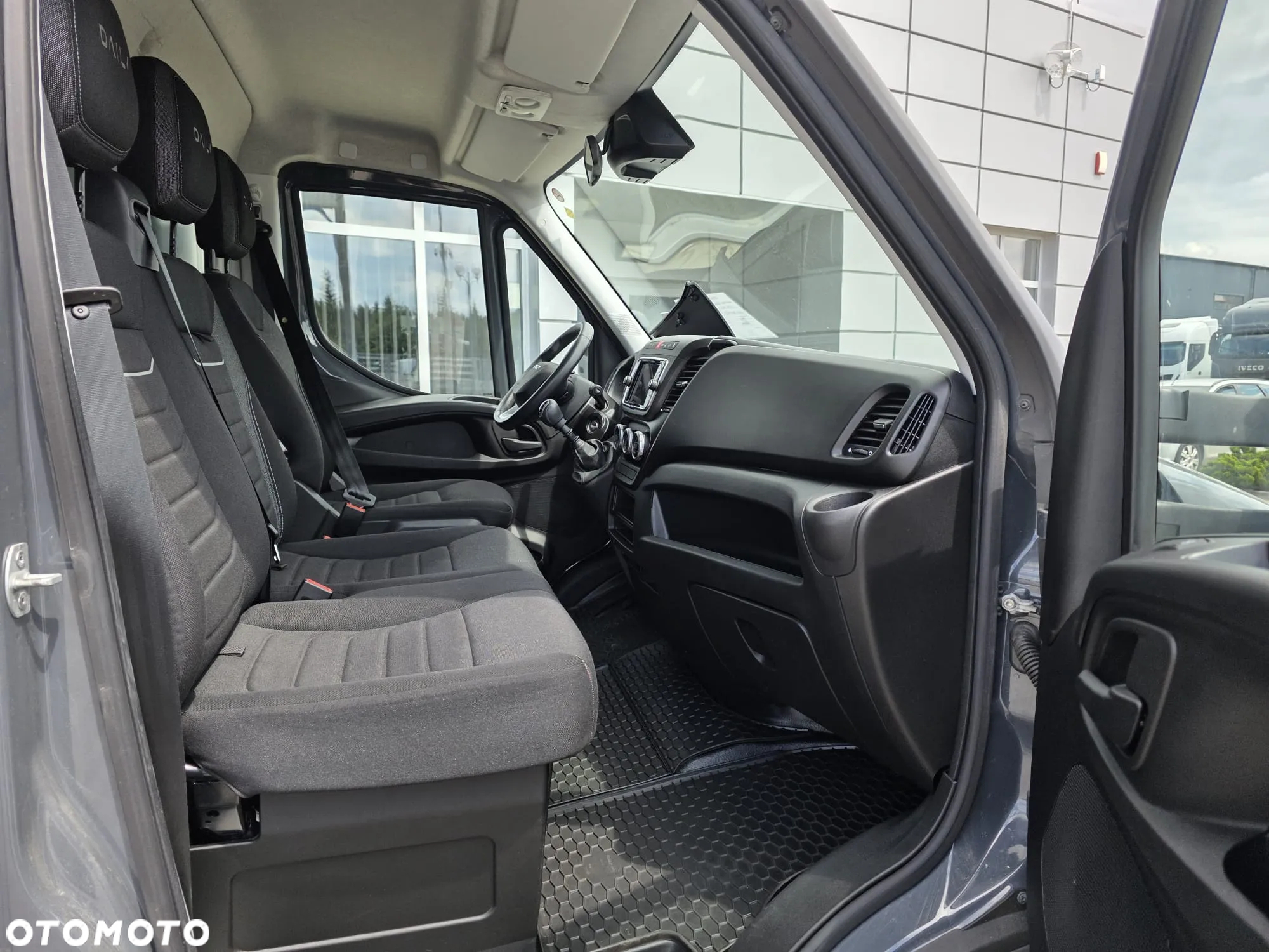 Iveco 50C18 Kontener z winda 1000 Kg 8EP Krajowy Ledy Nawigacja Wzmocniony - 6