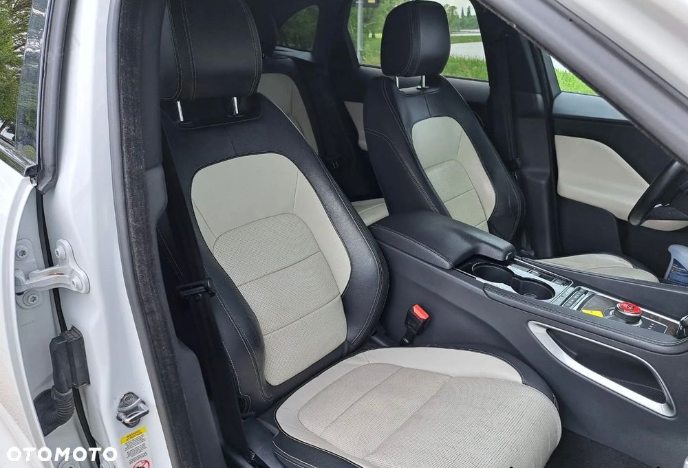 Jaguar F-Pace - 15