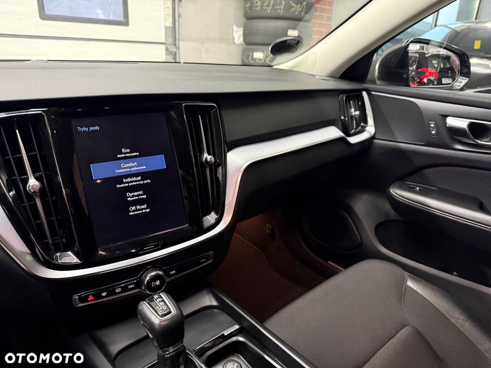 Volvo V60 Cross Country D4 AWD Geartronic - 29