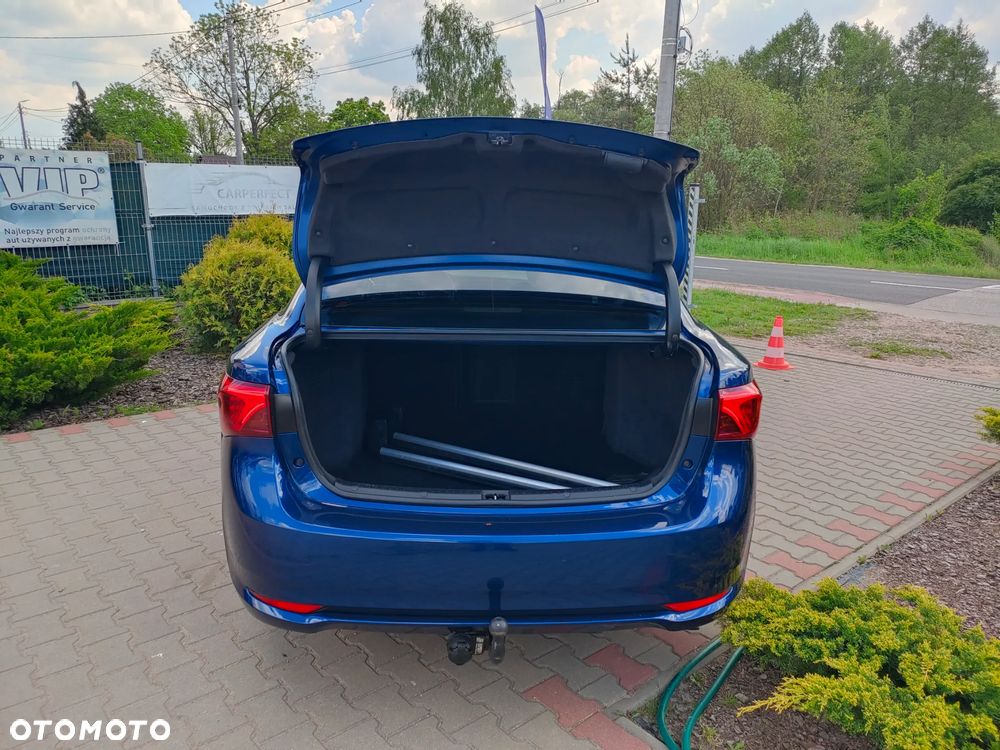 Toyota Avensis 1.8 Premium - 13