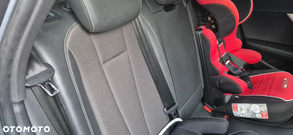 Audi A4 Avant 2.0 TDI Quattro S tronic - 13