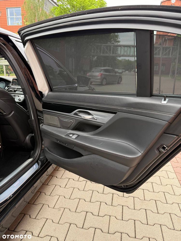 BMW Seria 7 750Ld xDrive - 28