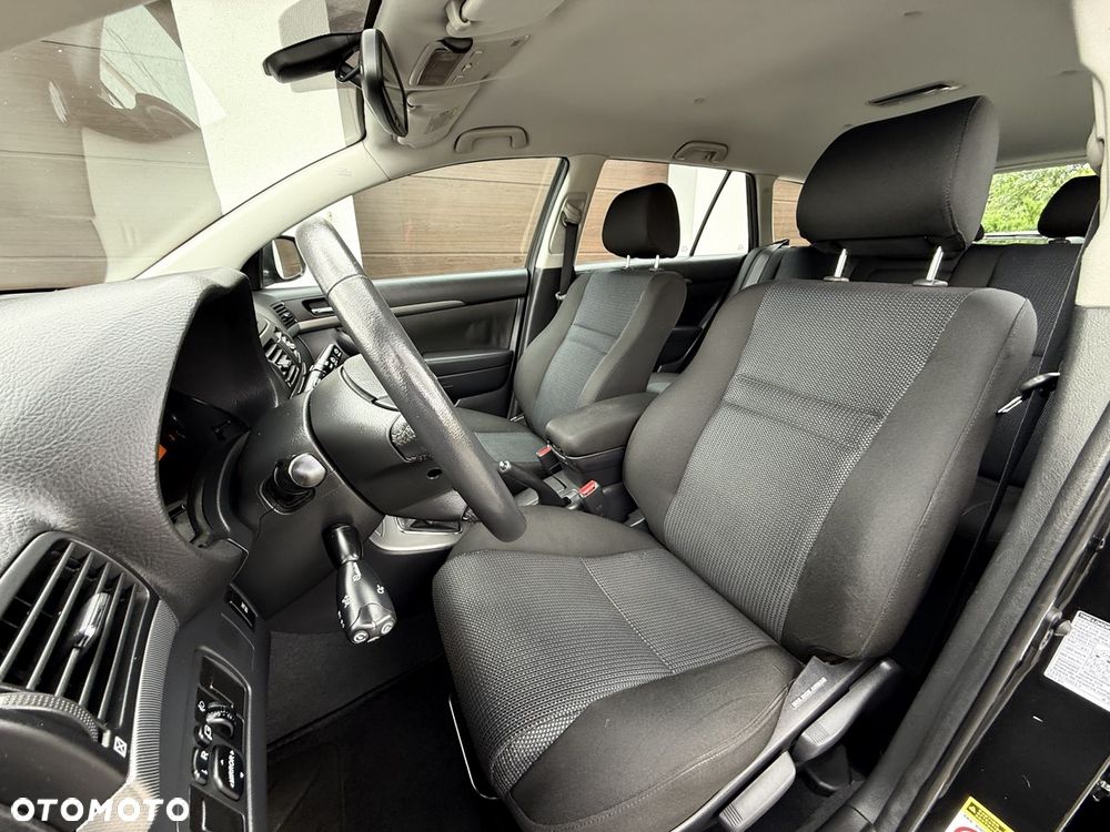 Toyota Avensis 1.8 VVT-i Combi - 15