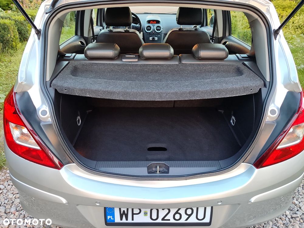 Opel Corsa 1.4 16V Cosmo - 14