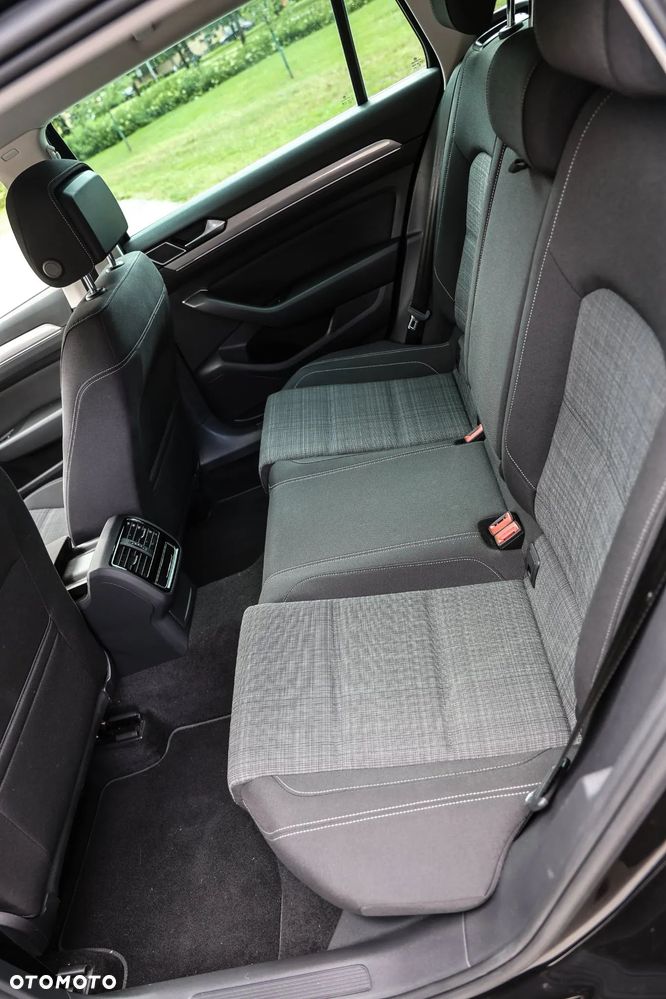 Volkswagen Passat 2.0 TDI SCR DSG Business - 8