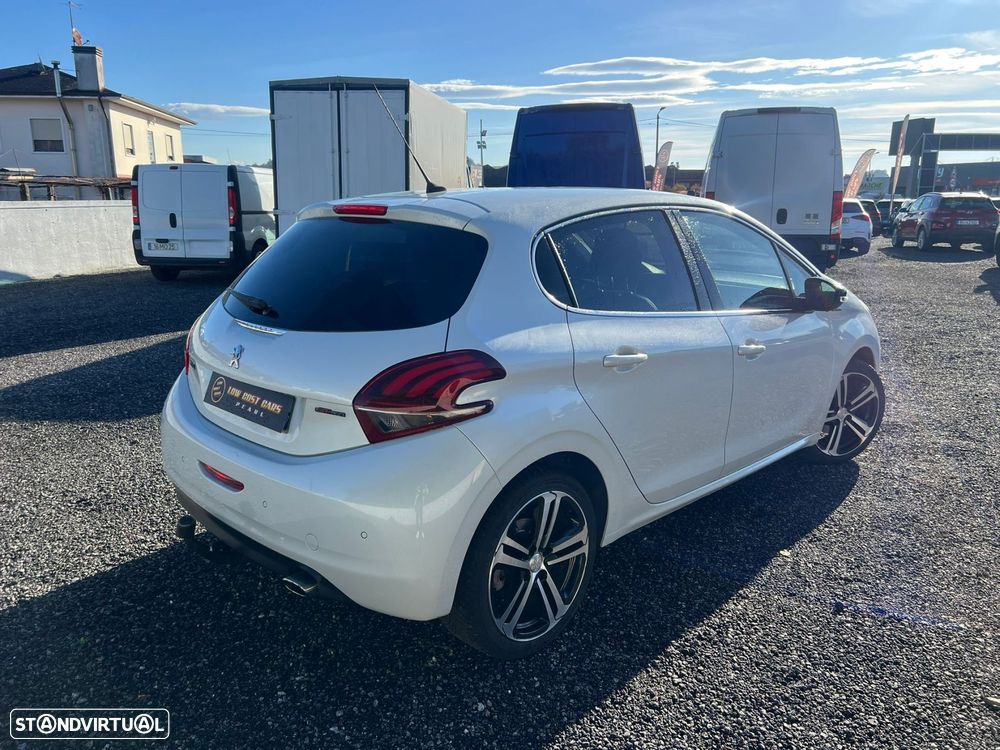 Peugeot 208 1.2 PureTech GT Line - 4