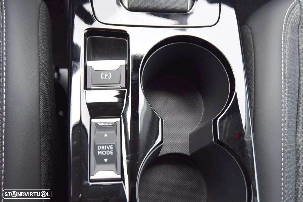 Peugeot 208 1.2 Hybrid Allure e-DCS6 - 19