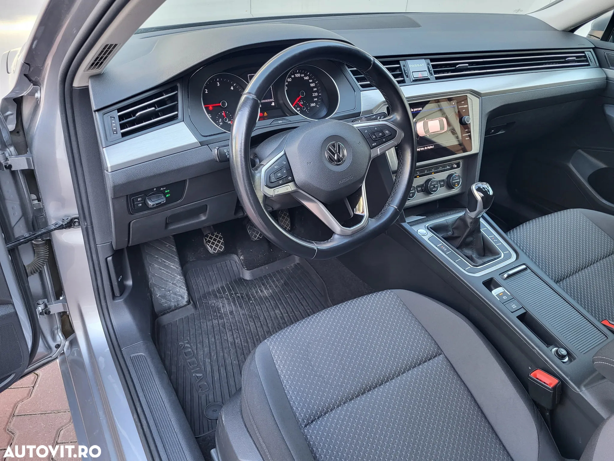 Volkswagen Passat 2.0 TDI Advance - 16