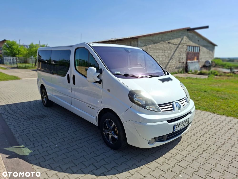 Renault Trafic Grand Passenger Black Edition - 3