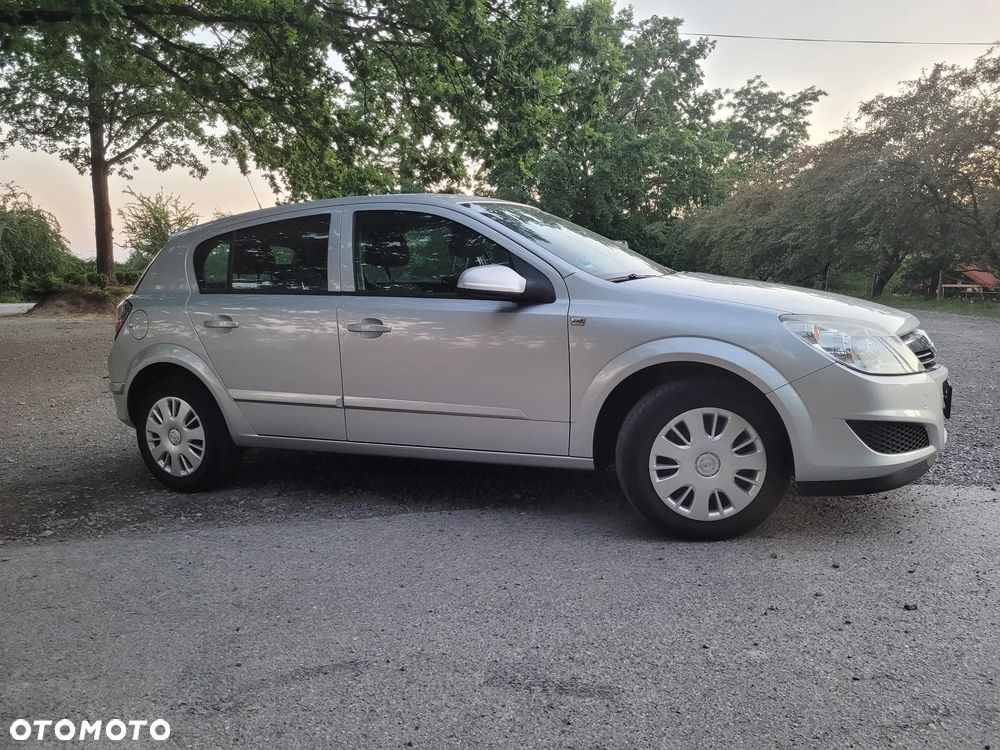 Opel Astra 1.6 Innovation - 24