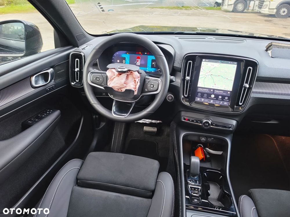 Volvo XC 40 B4 B DKG Ultra Black Edition - 23