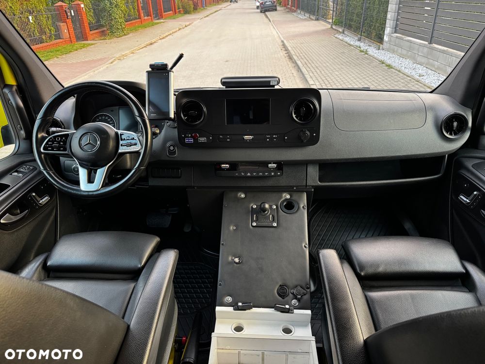 Mercedes-Benz Sprinter - 13