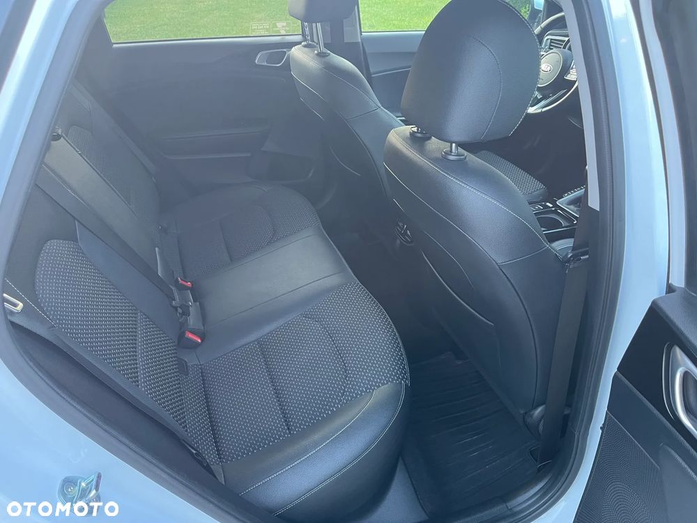 Kia Ceed 1.6 CRDi mHEV L - 10