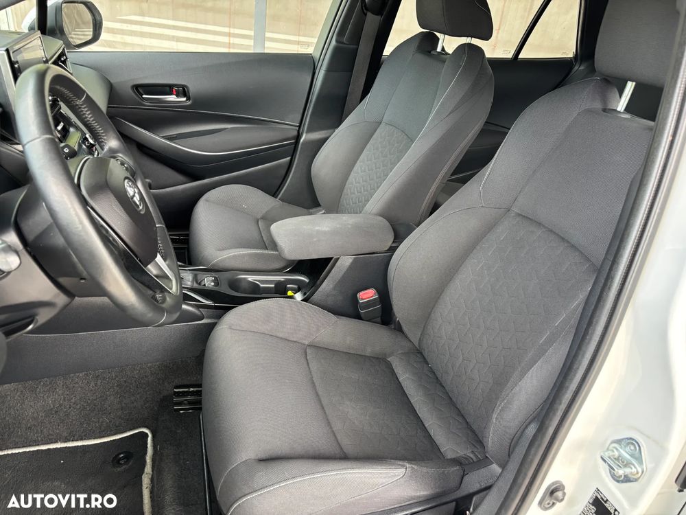 Toyota Corolla 1.8 HSD Business - 35